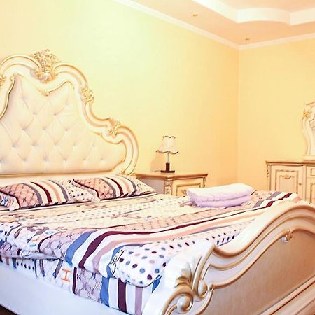 Apartmán Tolebaeva 65 Almaty Exteriér fotografie